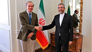 Enrique Mora uniós főtárgyaló iráni kollégájával, Ali Bagheri Kanival 2022. márciusában Teheránban