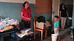 Учителя школы в Ахавно собирают вещи.