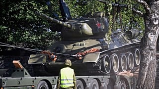Нарский танк-монумент Т-34 был перевезен в Военный музей Виймси