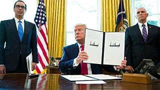 ترامپ افزایش تحریم ها علیه ایران را امضاء کرد/۸ مه ۲۰۱۸ میلادی