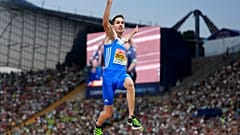 Ο ΜΙΛΤΟΣ ΤΕΝΤΟΓΛΟΥ ΣΕ ΜΙΑ ΑΠΟ ΤΙΣ "ΠΤΗΣΕΙΣ" ΤΟΥ