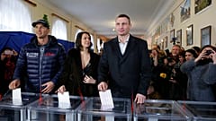Natalia Klitschko zwischen den Brüdern 2015