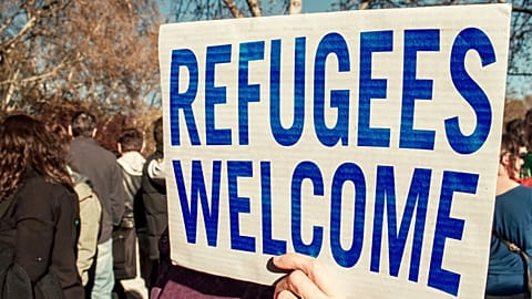 تابلویی در خوشامدگویی به پناهندگان