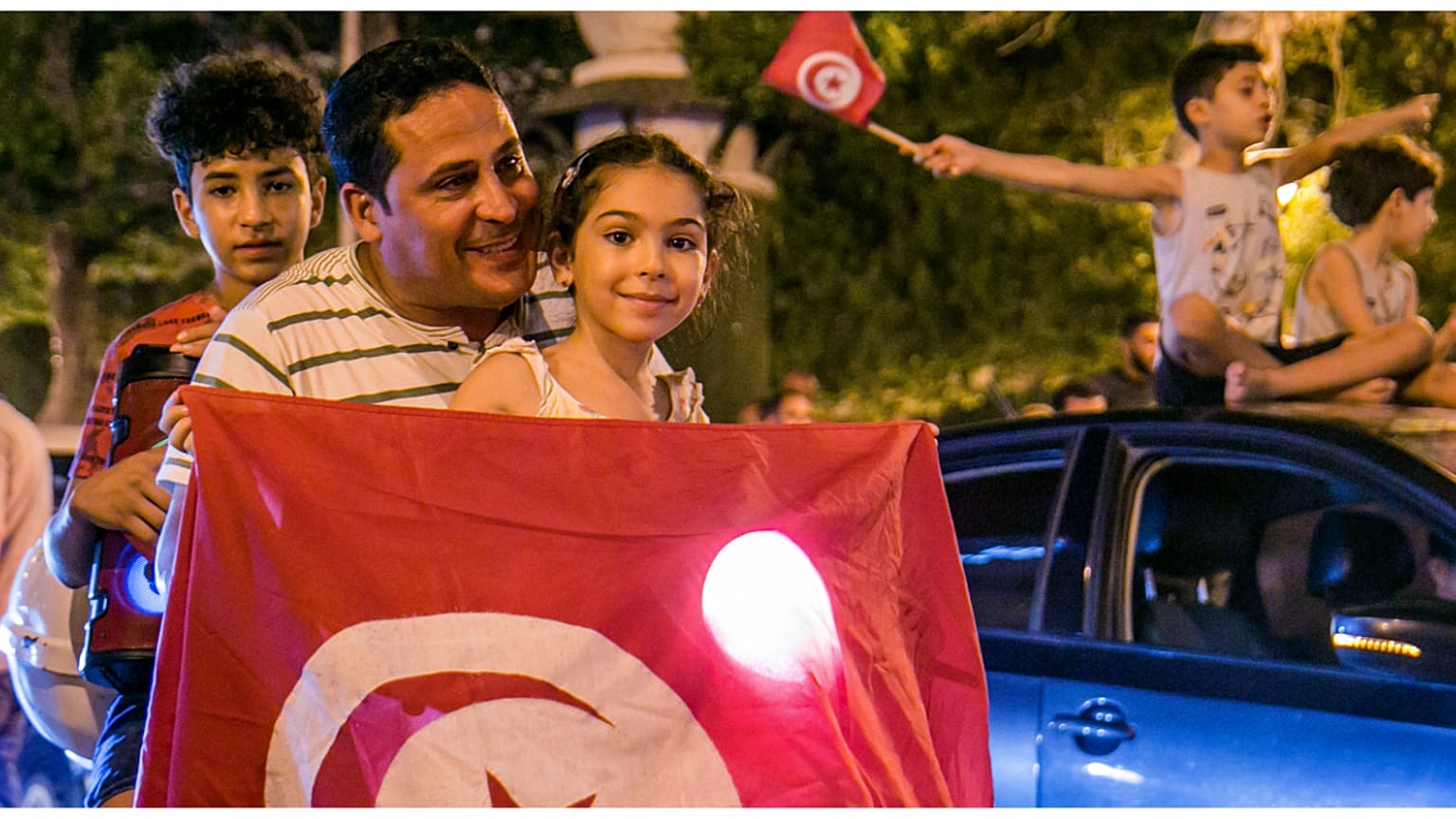 التونسيون يحتفلون بالاستفتاء على الدستور الجديد
