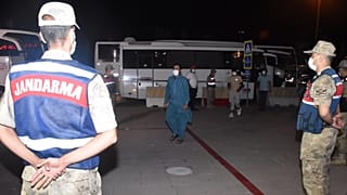 Afgan uyruklu 227 düzensiz göçmen Erzurum'dan ülkelerine gönderildi. 10/08/2022