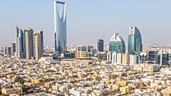 محكمة في الرياض حكمت على الناشطة السعودية سلمى الشهاب بالسجن لمدة 34 عاما على خلفية تغريدات