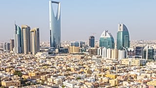 محكمة في الرياض حكمت على الناشطة السعودية سلمى الشهاب بالسجن لمدة 34 عاما على خلفية تغريدات