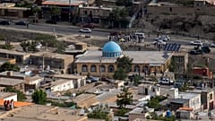 المسجد الذي هزه انفجار دموي في ضاحية خير خانا في العاصمة الأفغانية كابول