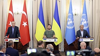 الرئيسان الأوكراني والتركي والأمين العام للأمم المتحدة في لفيف غرب أوكرانيا