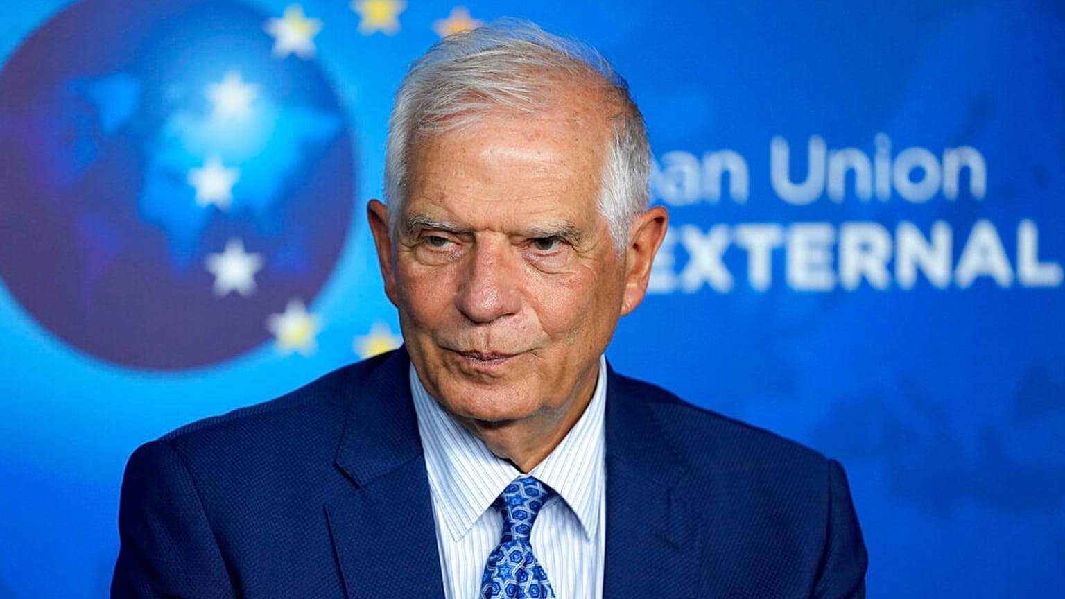 El jefe de la diplomacia europea, Josep Borrell, se dirige a la prensa tras su reunión con los líderes de Serbia y Kóvoso