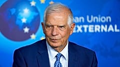 El jefe de la diplomacia europea, Josep Borrell, se dirige a la prensa tras su reunión con los líderes de Serbia y Kóvoso