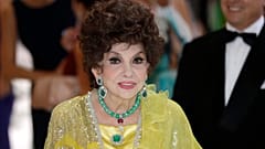 По мнению Джины Лоллобриджиды, ситуация в Италии плохая. Актриса баллотируется в парламент, "чтобы сделать что-то хорошее".