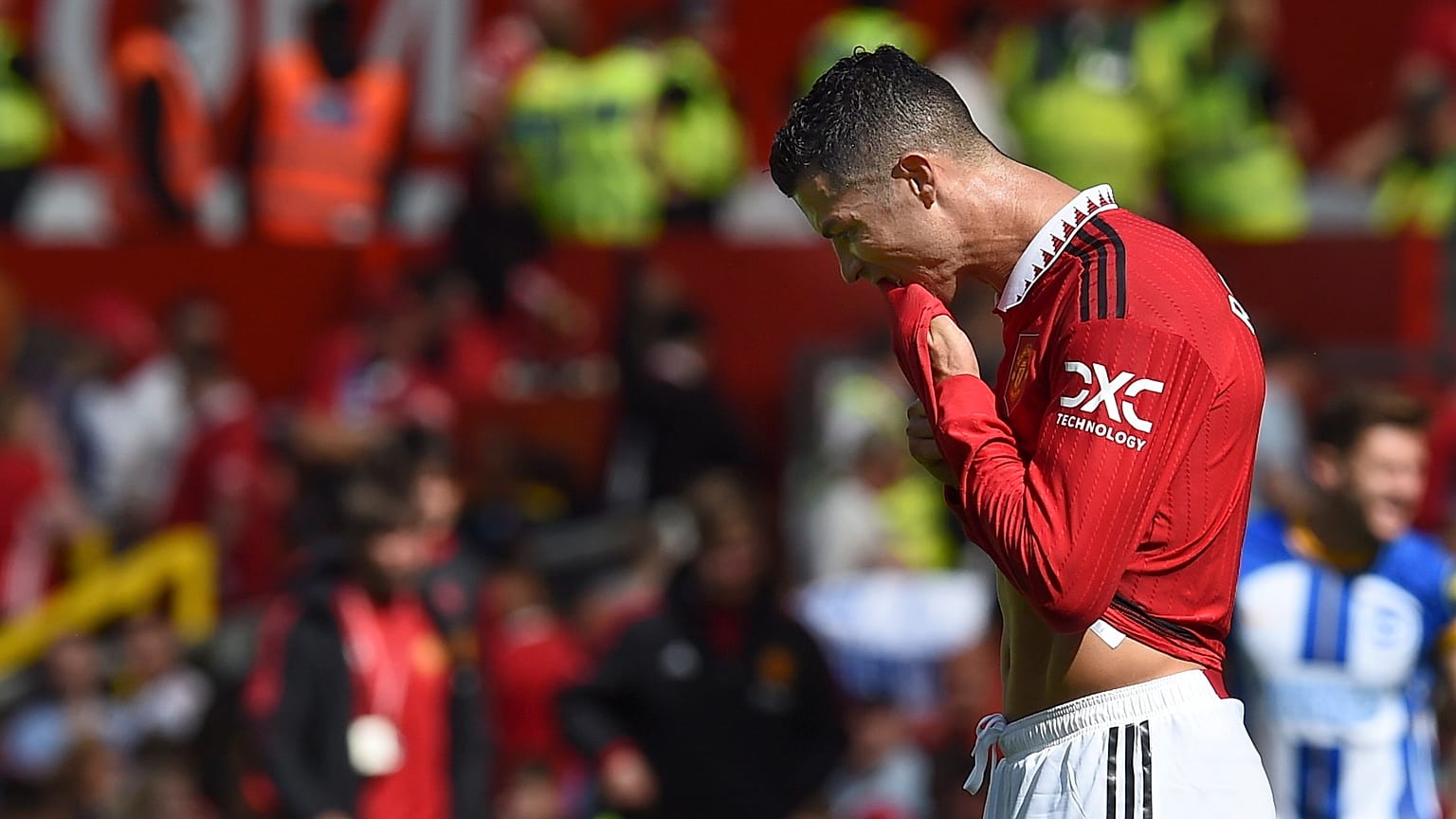 Cristiano Ronaldo, a Manchester United játékosa, miután csapata veszített a Brighton ellen az angol labdarúgó-bajnokság 2022. augusztus 7-i mérkőzésén Manchesterben