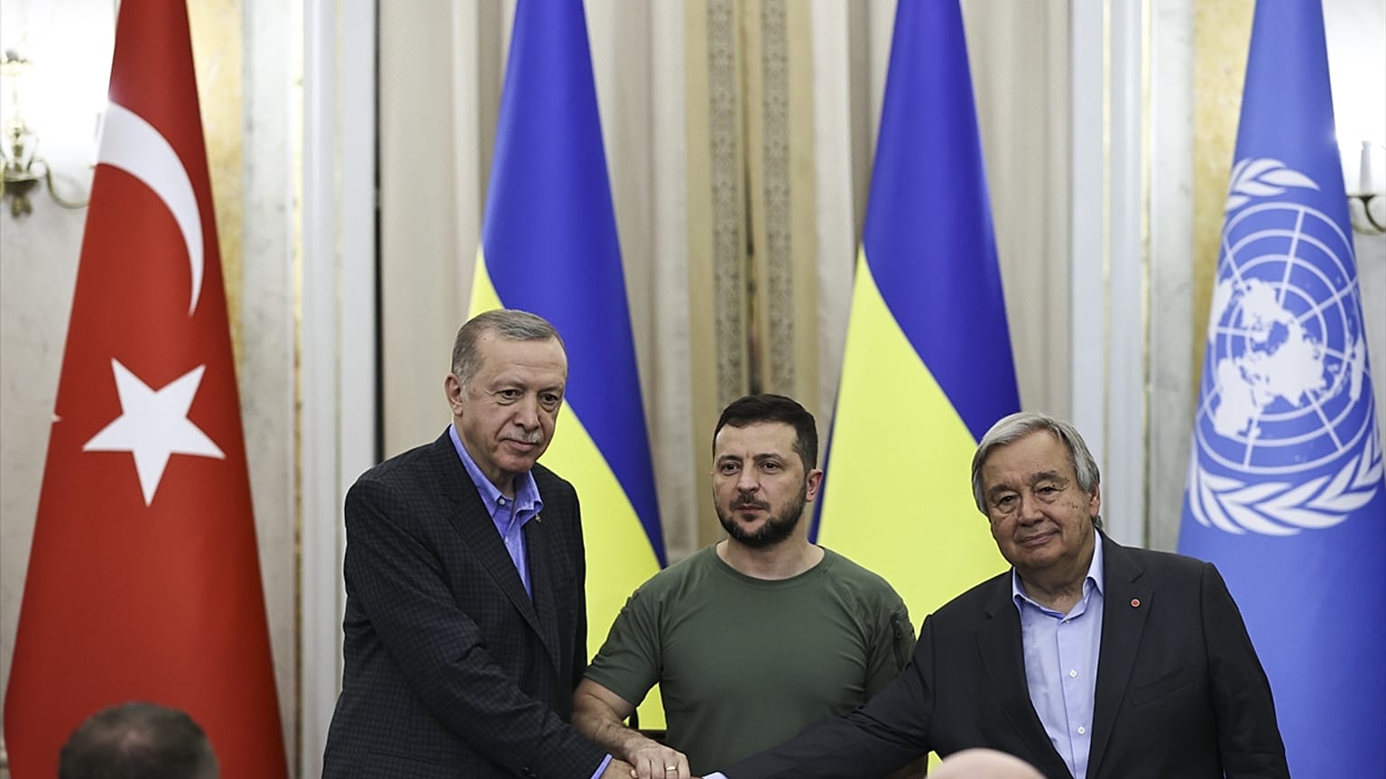 Cumhurbaşkanı Recep Tayyip Erdoğan,Ukrayna Devlet Başkanı Vladimir Zelenskiy ve BM Genel Sekreteri Antonio Guterres bir araya geldi