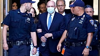 Ex-diretor financeiro da "Trump Organization" abandona o tribunal