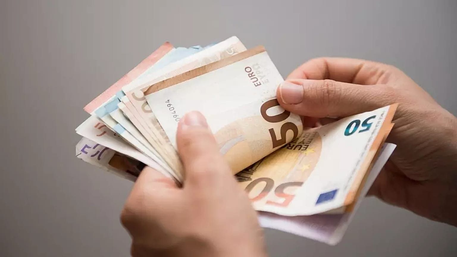 La subida de los precios de los alimentos y la energía es uno de los factores que contribuyen a la inflación récord en Europa 