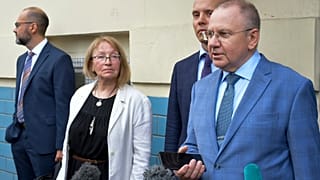 Представитель "Сохнута" Андрей Гришаев у здания Басманного суда.