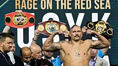 Александр Усик, абсолютный чемпион мира в первом тяжёлом весе (2018), чемпион мира по версиям WBA super, WBO, IBF и IBO в тяжелом весе (с 2021)