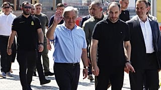 António Guterres beim Rundgang durch den Schwarzmeerhafen Odessa