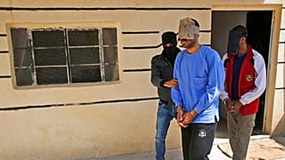 El Shafee Elsheikh a jobb oldali férfi ezen a 2018-ban, a szíriai Kobaniban készült felvételen