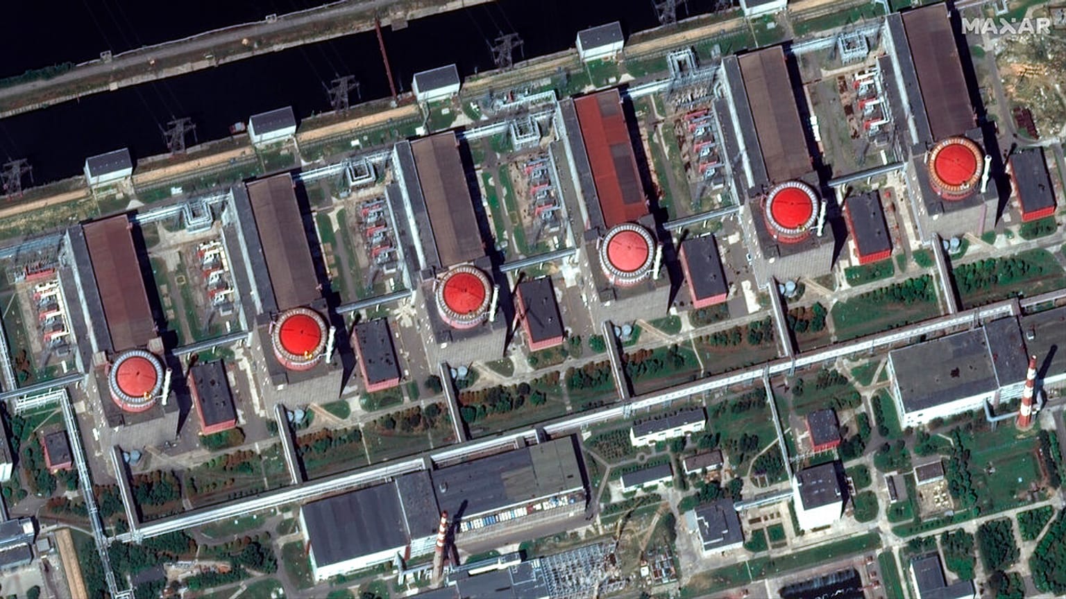 a zaporizzsjai atomerőmű hat reaktora az orosz megszállás alatt álló Ukrajnában, 2022. augusztus 19-én,