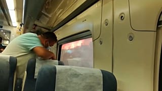 Les passagers d'un train coincé dans les flammes, photo Angel Sanchis