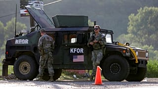 NATO-egység az észak-koszovói Leposavić közelében