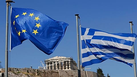 La Grèce rembourse ses créanciers de l’UE plus tôt que prévu pour rassurer les marchés