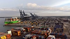 Работники порта Феликстоу присоединились к забастовке британских железнодорожников