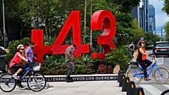 Un monumento, con un numero, per le strade di Città del Messico: per ricordare i 43 studenti scomparsi. 