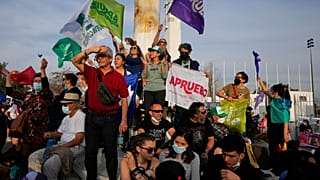 The march "I approve for the right to decent housing" called by social movements, took over the center of the Chilean capital on Saturday