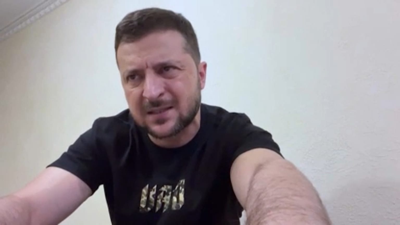 Il presidente ucraino Zelensky durante il suo ultimo videomessaggio. (21.8.2022)