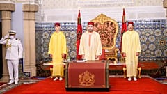 العاهل المغربي رفقة شقيقه وولي العهد