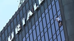 Alexis Landot escala una Torre de las Mercuriales en París