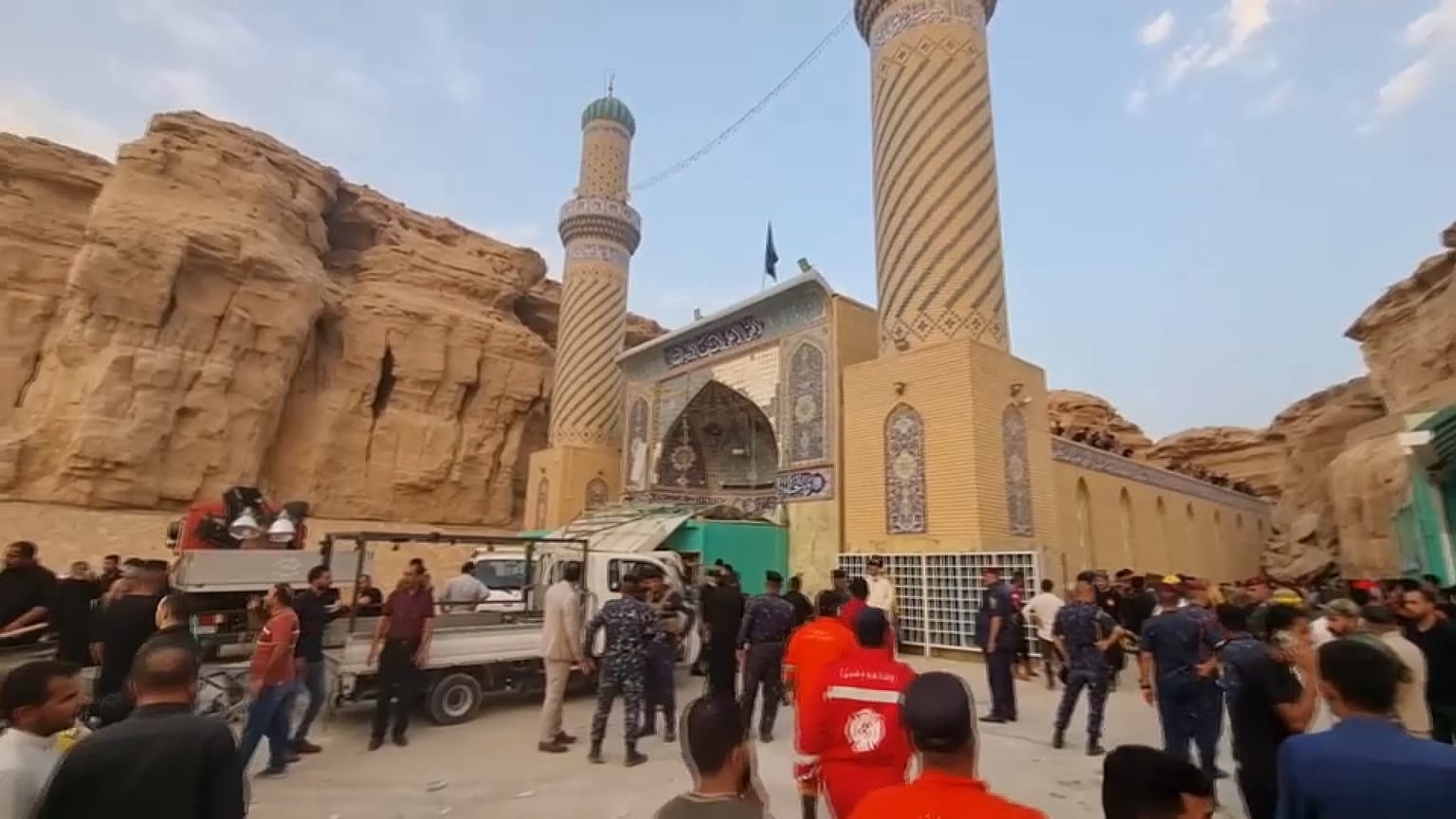 Irak’ın Kerbela kentinde Şii vatandaşlarca kutsal kabul edilen Kattarat’ül İmam Ali türbesinde göçük meydana geldi