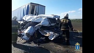 Пятнадцать погибших находились в микроавтобусе и один – в большегрузе.
