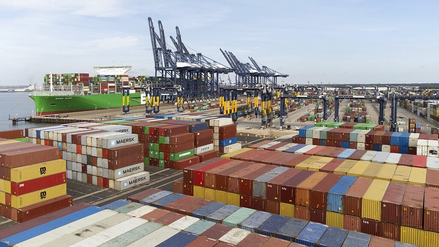 Des conteneurs dans le port de Felixstowe, au Royaume-Uni