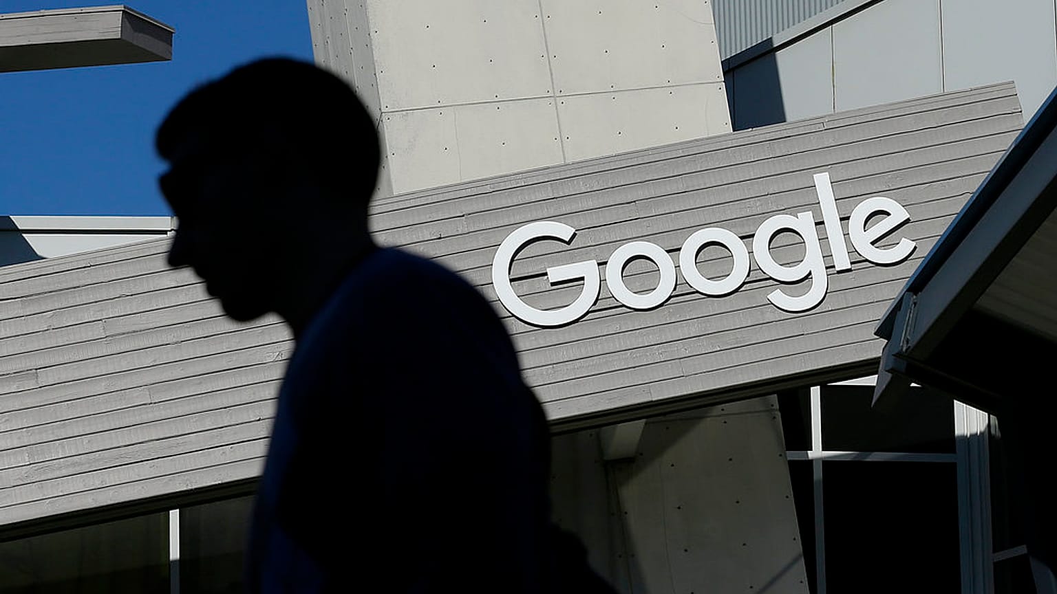 Google 2018'den bu yana çocuk tacizi alanında oldukça gelişmiş bir yapay zeka sistemi kullanıyor