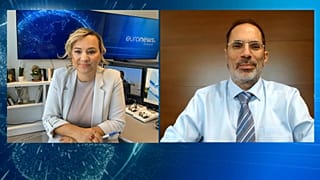 Ο Γενικός Ελεγκτής της Κύπρου, Οδυσσέας Μιχαηλίδης, συνομιλεί με την δημοσιογράφο του Euronews, Φαίη Δουλγκέρη