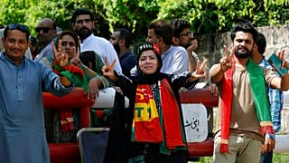 Protestierende am Anwesen des Ex-Regierungschefs Imran Khan.