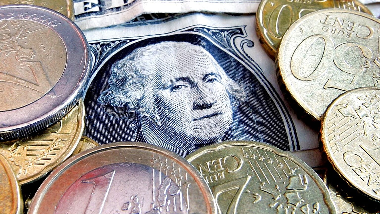 Euróérmék egy egydolláros bankjegyen