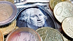 Euróérmék egy egydolláros bankjegyen