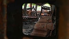 Laut Ausstellungsmachern wurden in diesem Auto vier Zivilistinnen getötet, die versuchten aus Butscha zu fliehen. 