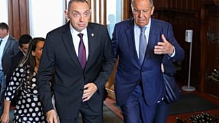 Глава сербского МВД Александр Вулин и министр иностранных дел РФ Сергей Лавров