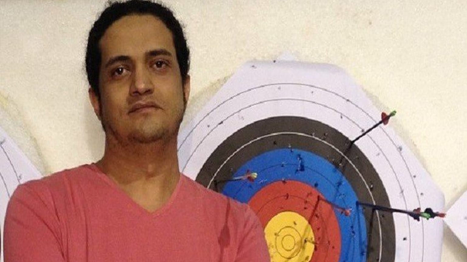 صورة للشاعر الفلسطيني أشرف فياض على مواقع التواصل 