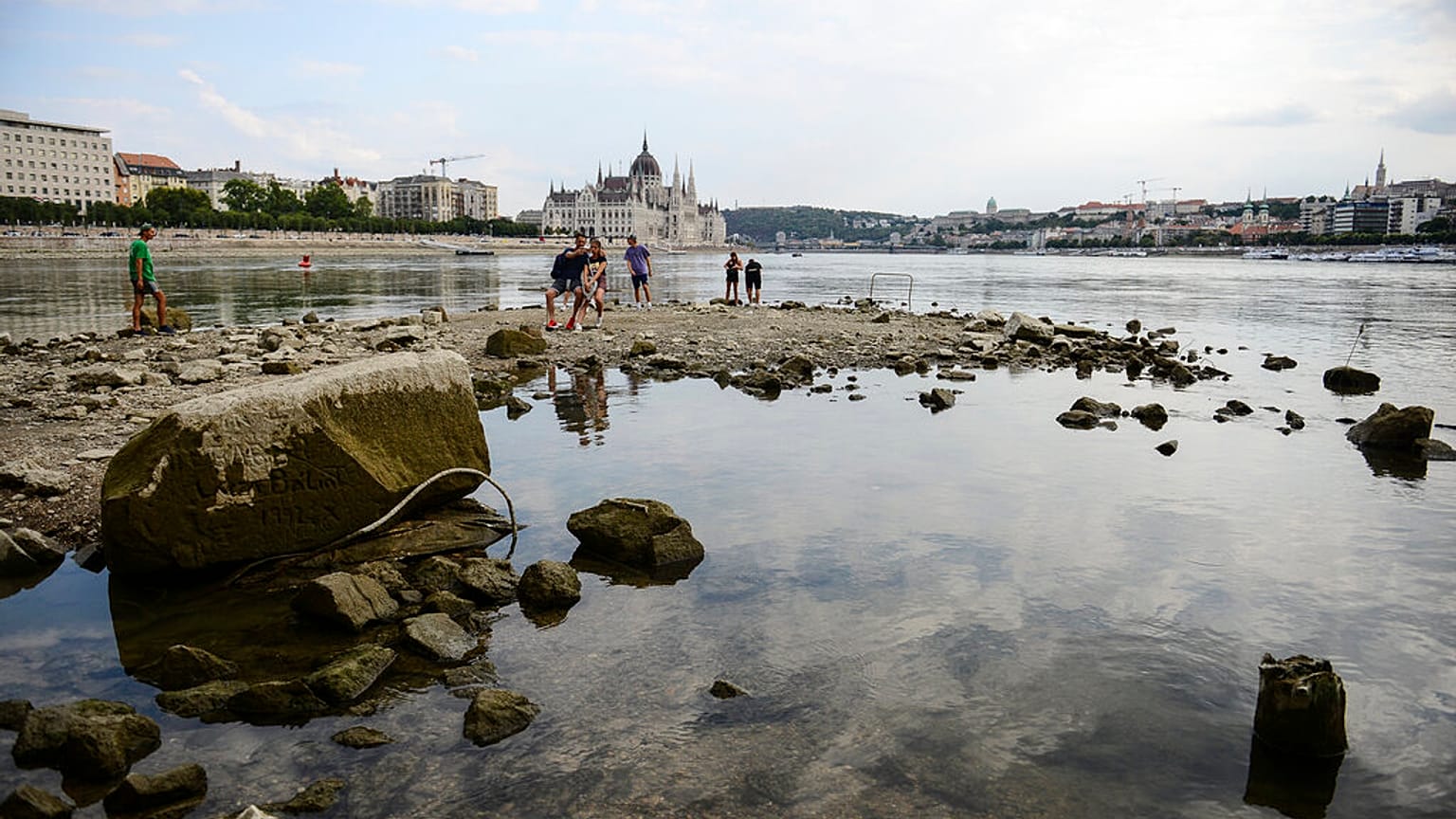 Macaristan'da Buda ve Peşte arasında akan Tuna Nehri üzerindeki Margaret Adası 