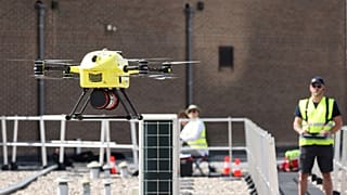 Un drone de la société belge Helicus transportant des tissus humains entre deux hôpitaux, le 23 août 2022, Anvrs, Belgique