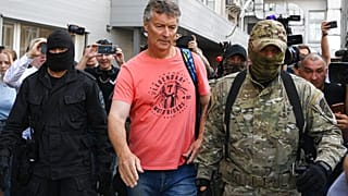 La policía detiene al ex alcalde de Ekaterimburgo Yevgeny Roizman en Ekaterimburgo, Rusia, el miércoles 24 de agosto de 2022.