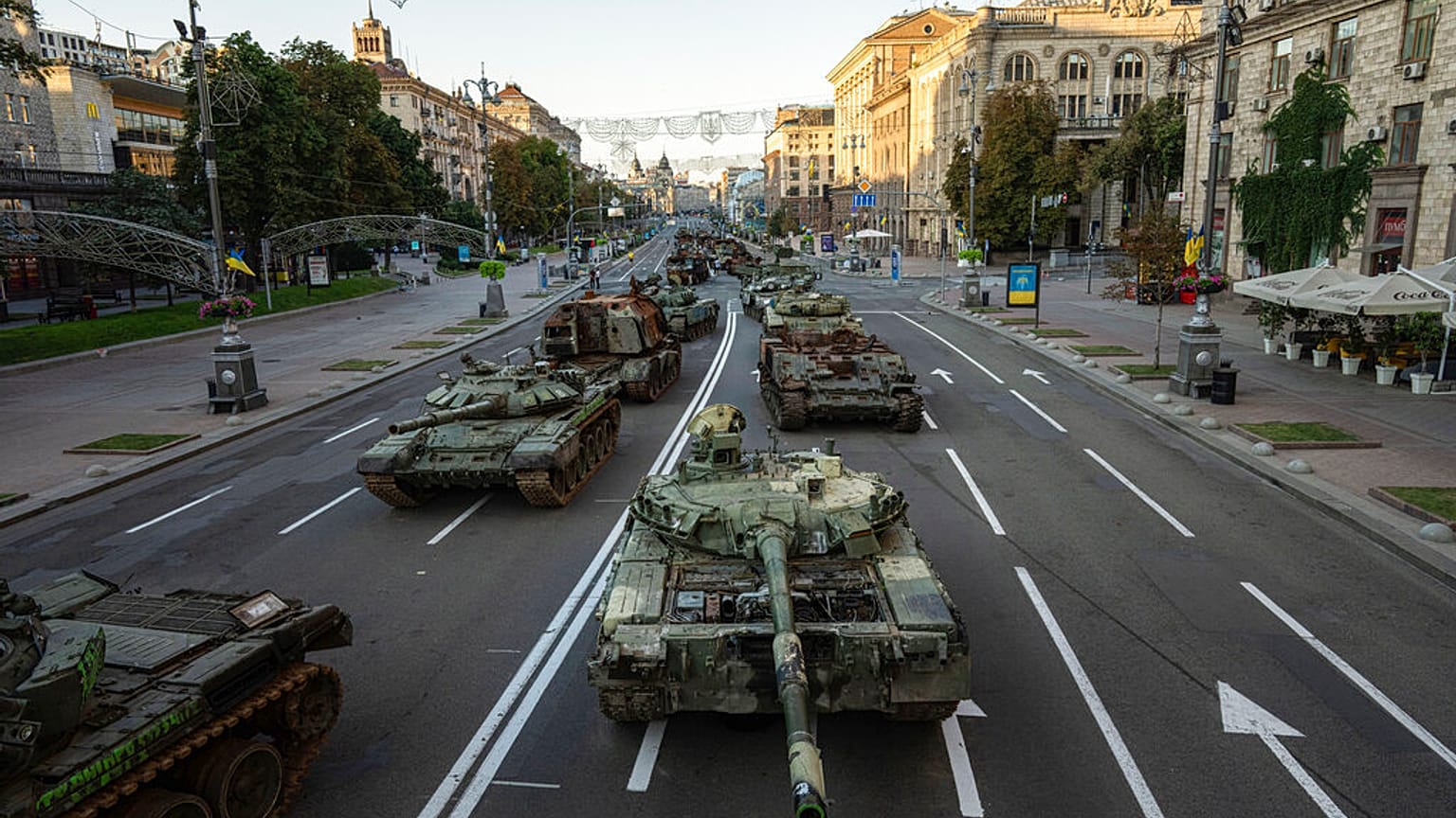 Выставка уничтоженной российской военной техники в Киеве. 24 августа 2022.
