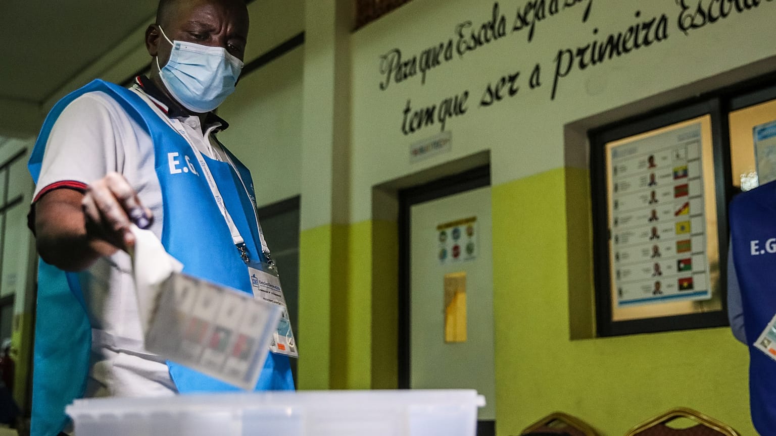 Contagem dos votos em Angola